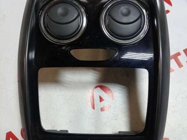 Рамка магнитолы RENAULT Duster 