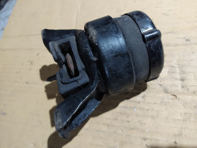 Подушка ДВС TOYOTA Carina E 
