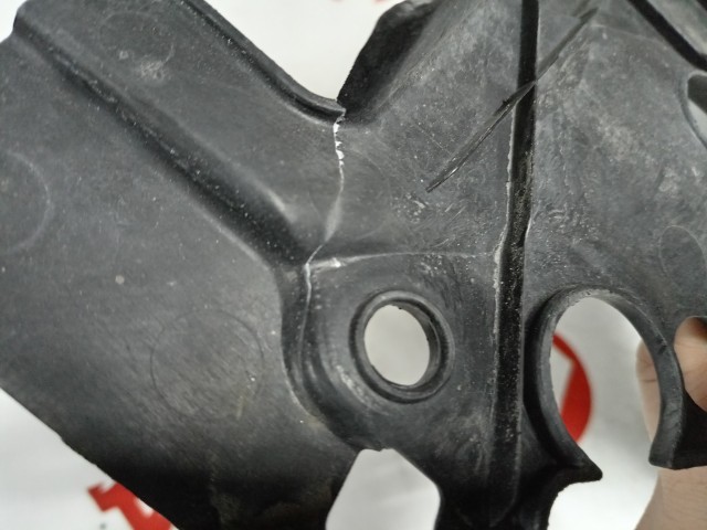 Накладка на радиатор TOYOTA Avensis 