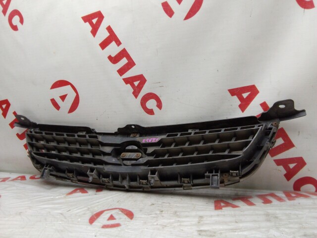 Решетка радиатора NISSAN Sunny 