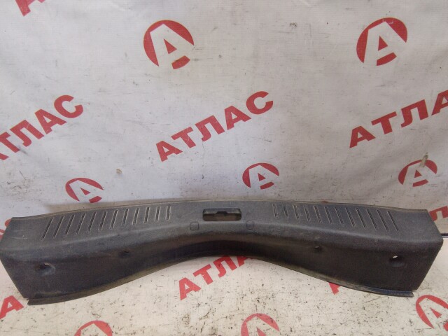 Накладка замка багажника FORD Focus II 