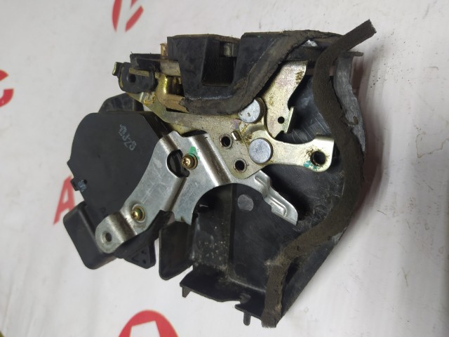 Замок двери TOYOTA Mark II 