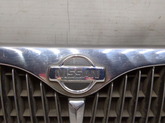 Решетка радиатора NISSAN Primera 