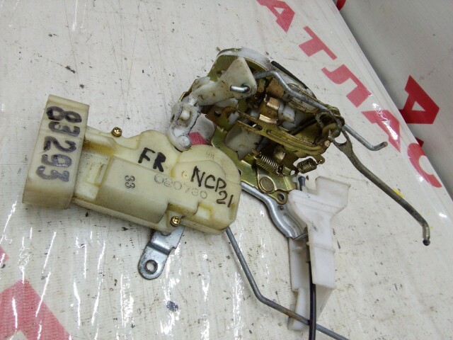 Замок двери TOYOTA FunCargo 