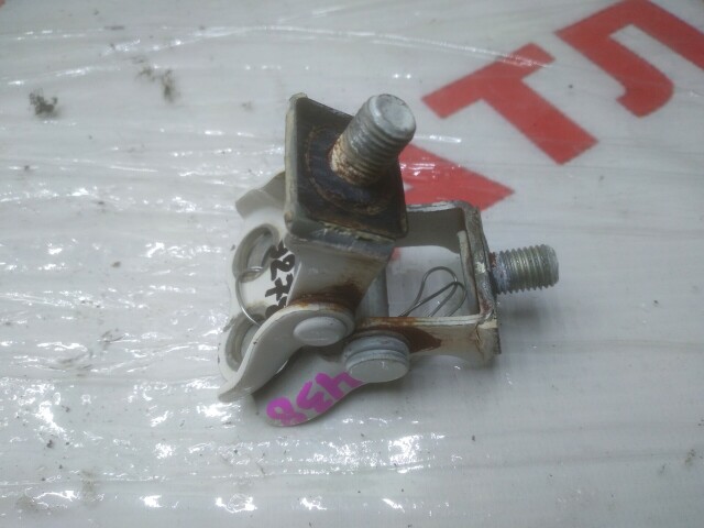 Кронштейны багажника TOYOTA Ist 