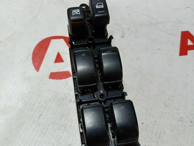 Блок управления стеклоподъемниками TOYOTA Ist 