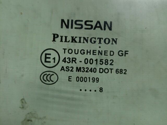 Стекло NISSAN Qashqai 