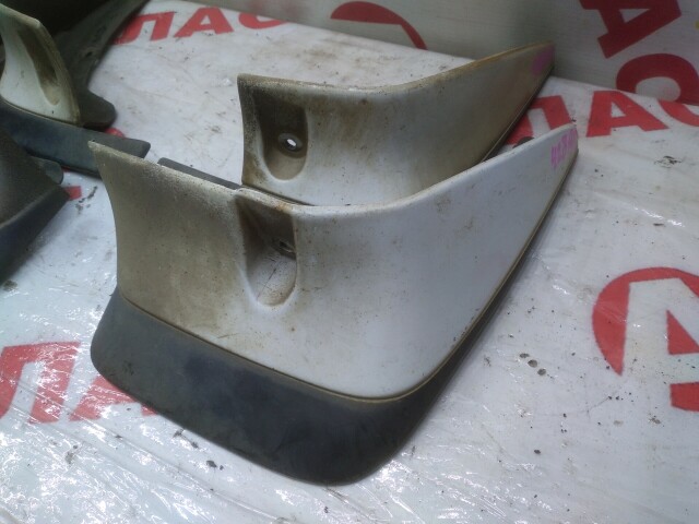 Брызговик TOYOTA Carina 