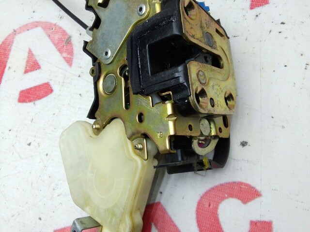 Замок двери NISSAN Primera 