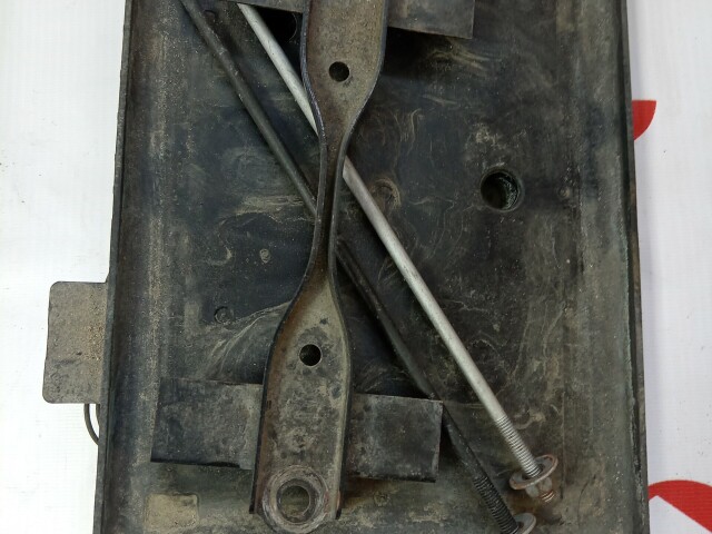 Крепление аккумулятора TOYOTA Vitz 