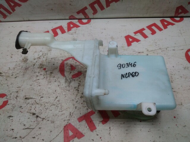 Бачок омывателя TOYOTA Ist 