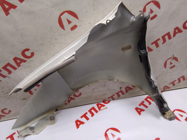 Крыло TOYOTA Ist 
