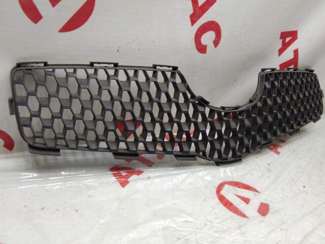 Решетка радиатора TOYOTA Vitz 