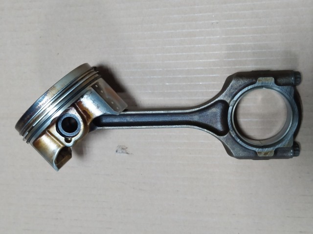 Поршень HONDA Stepwgn R20A