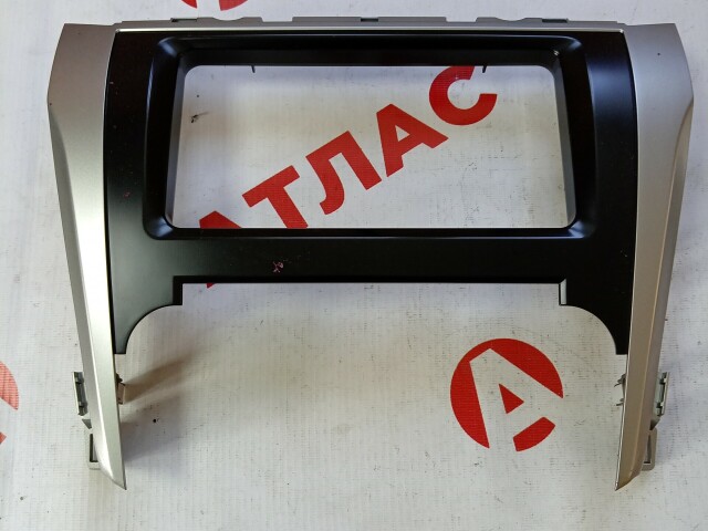 Рамка магнитолы TOYOTA Camry 