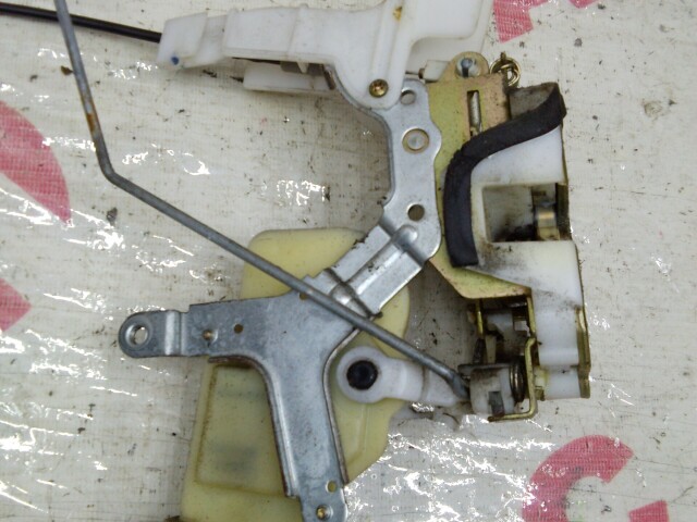 Замок двери TOYOTA FunCargo 