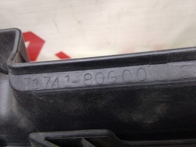 Решетка радиатора SUZUKI Swift 