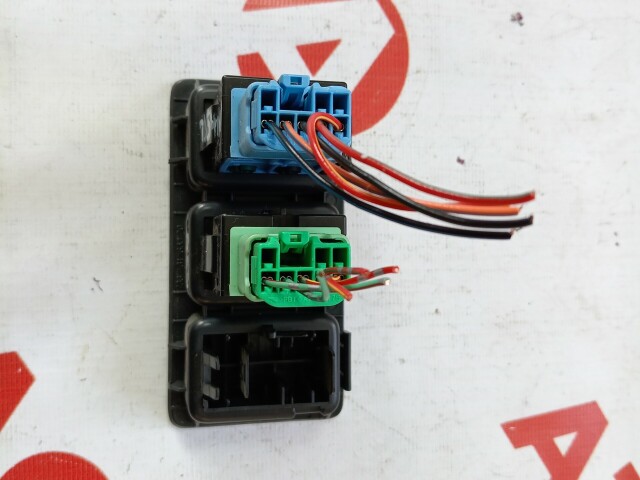 Кнопка SUZUKI Escudo 