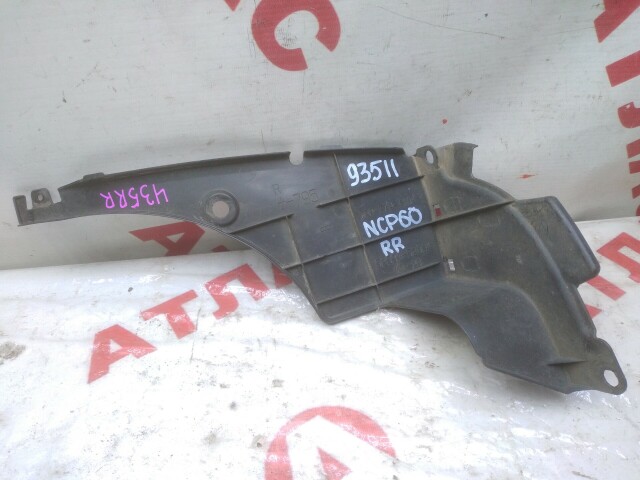 Подкрылок TOYOTA Ist 