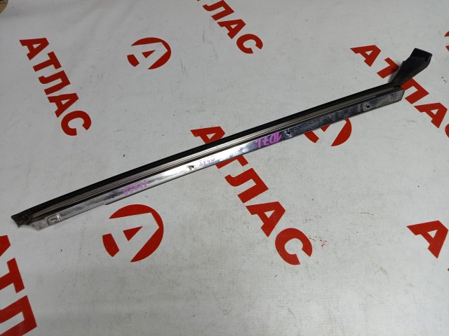 Молдинг лобового стекла TOYOTA Camry 