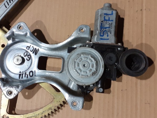 Стеклоподъемник TOYOTA Ist 