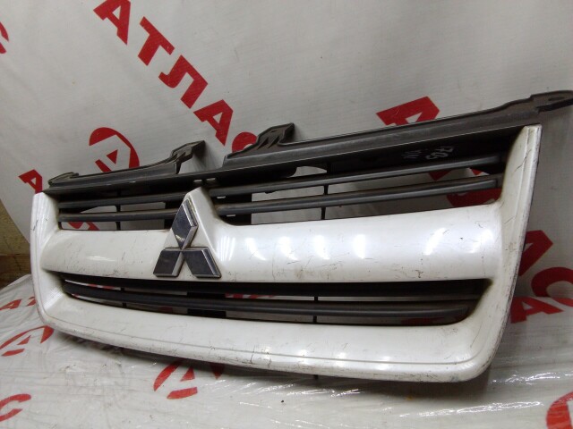 Решетка радиатора MITSUBISHI Dion 