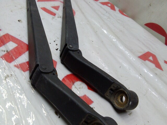 Щеткодержатель TOYOTA Avensis 