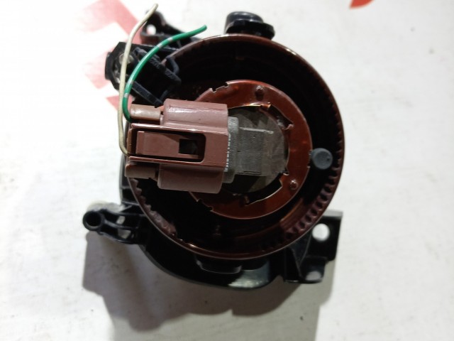 Туманка TOYOTA Avensis 