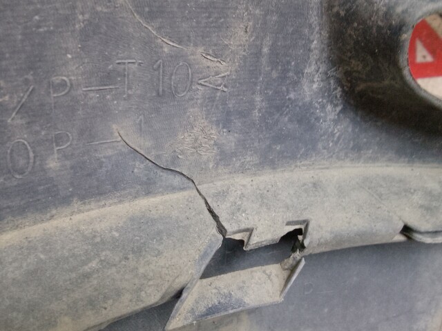 Бампер передний TOYOTA Avensis 