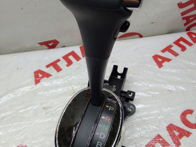 Рычаг КПП TOYOTA Vitz 