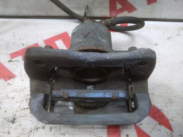 Суппорт TOYOTA Ist 