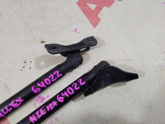 Амортизатор багажника TOYOTA Allex 