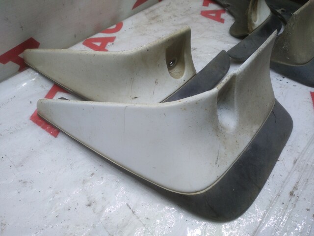 Брызговик TOYOTA Carina 