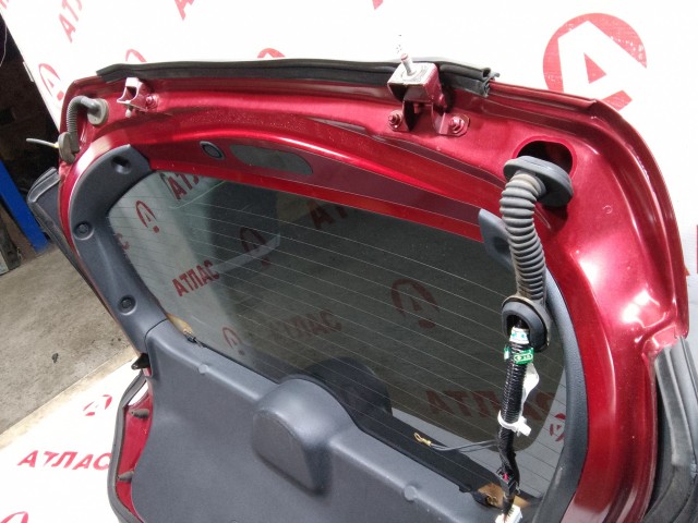 Дверь багажника NISSAN Juke 