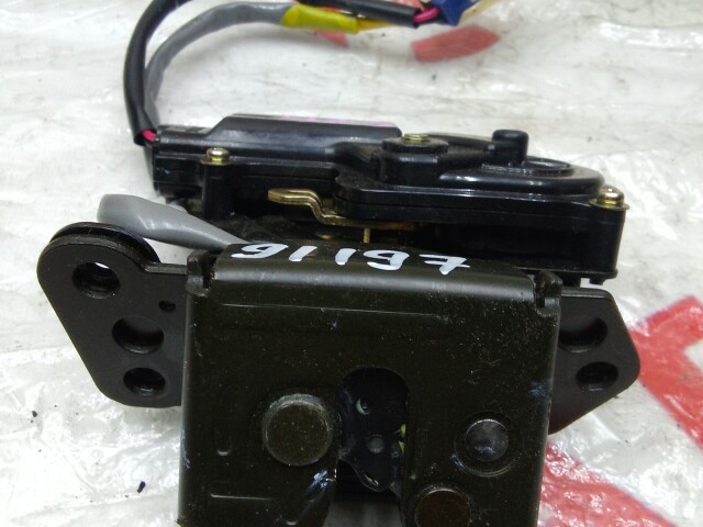 Замок багажника TOYOTA Avensis 