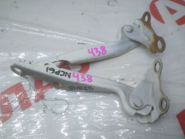 Кронштейны капота TOYOTA Ist 