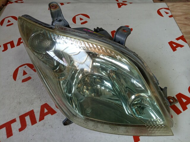 Фара TOYOTA Ist 