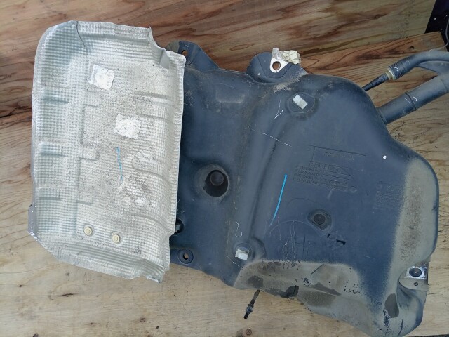 Бензобак RENAULT Duster H4M