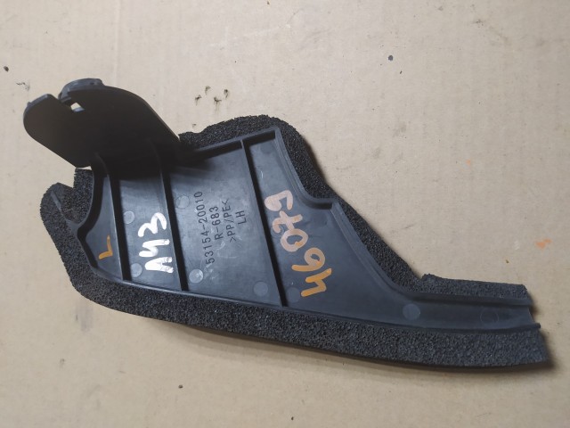 Пыльник крыла TOYOTA Avensis 