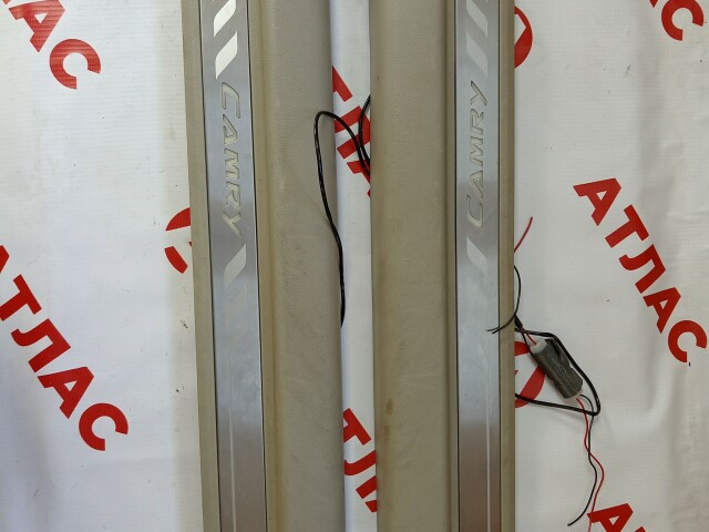 Накладка на порог салона TOYOTA Camry 