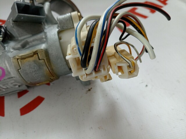 Замок зажигания TOYOTA Vitz 