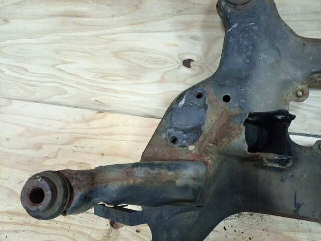 Балка поперечная NISSAN X-Trail 