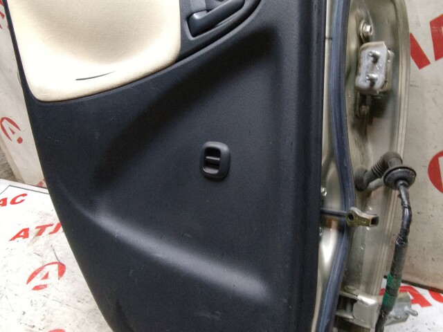 Дверь TOYOTA Vitz 