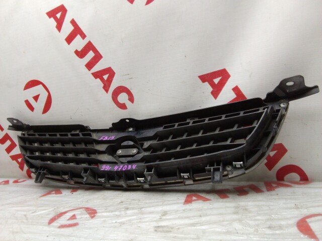 Решетка радиатора NISSAN Sunny 