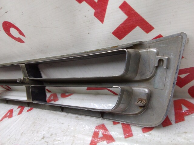 Решетка радиатора DAIHATSU Pyzar 