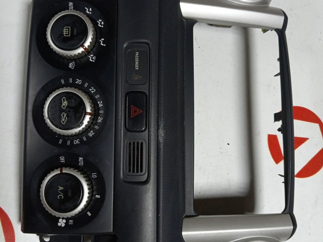 Блок управления печкой и кондиционером TOYOTA Ist 