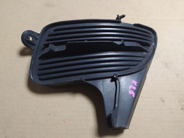 Заглушка в бампер TOYOTA Corolla 