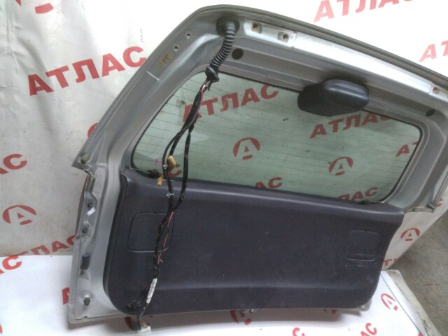 Дверь багажника NISSAN Wingroad 