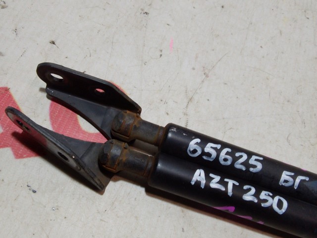 Амортизатор багажника TOYOTA Avensis 