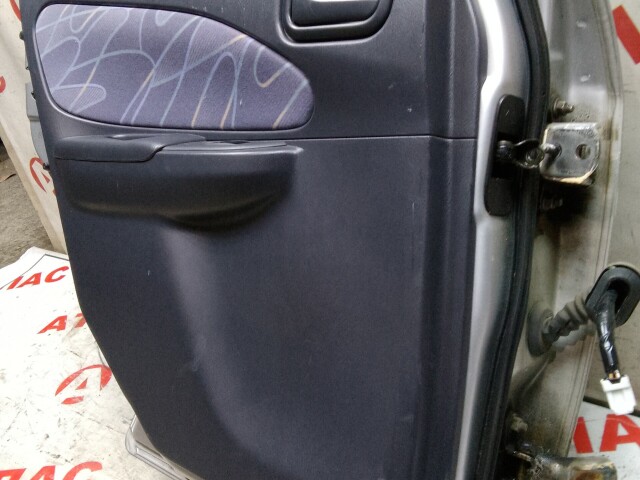 Дверь NISSAN Wingroad 